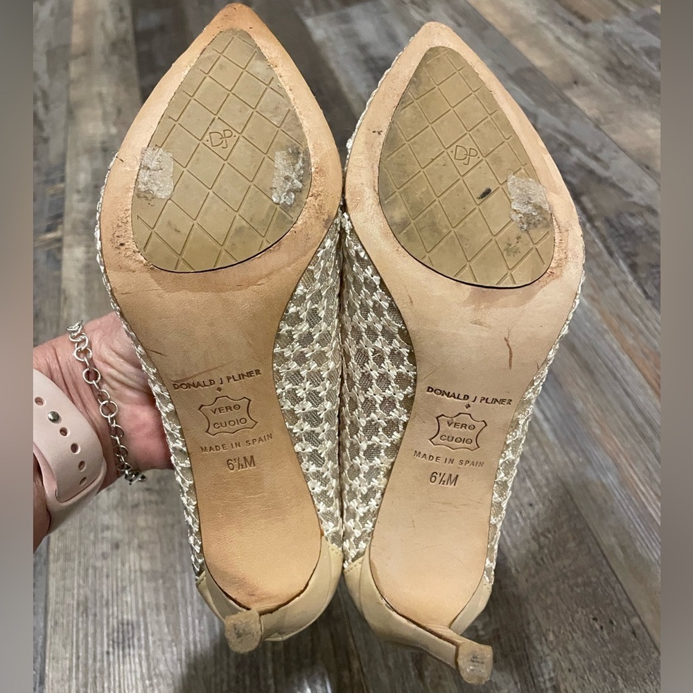 Donald J. Pliner Cream and Tan Lace Stiletto Pumps, Size 6.5M - Picture 9 of 14